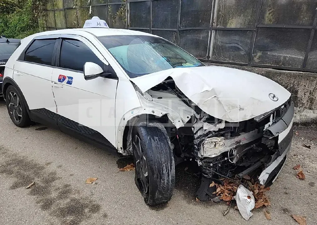 Photo 2 of 14: 2022 Hyundai Modern Ionic 5, VIN KMHKL81AFNU056005 — Korean insurance auction