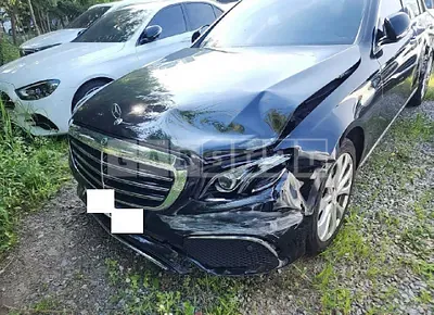 Photo 1 of 33: 2019 Mercedes-Benz E220d — Korean insurance auction