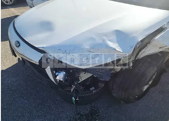 Photo 2 of 18: 2016 Kia K5, VIN KNAGS416BGA014645 — Korean insurance auction