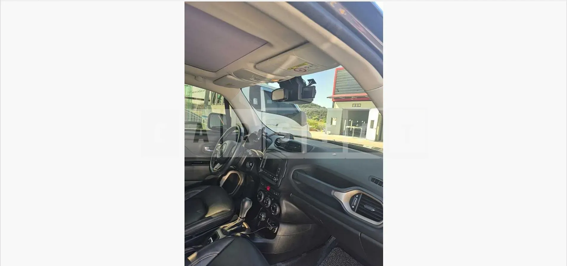 Photo 2 of 10: 2017 Jeep Zip Renegade — Korean insurance auction