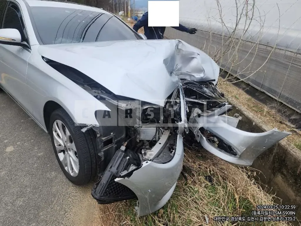 Photo 2 of 4: 2017 Mercedes-Benz E220d, VIN WDDZF0EBXJA365920 — Korean insurance auction