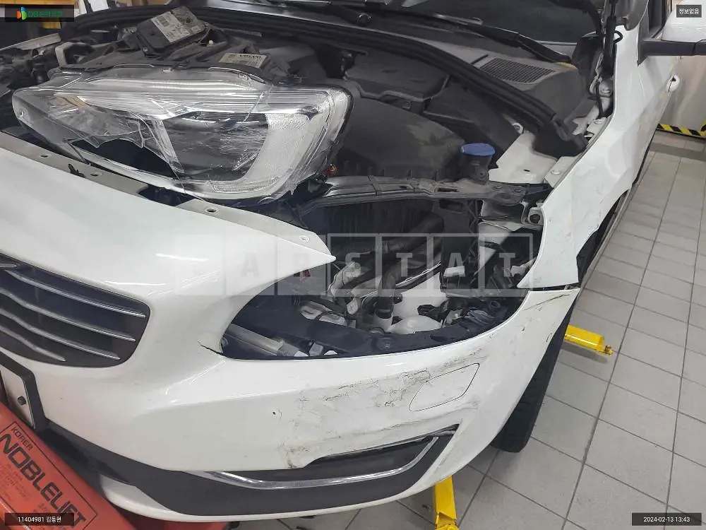 Photo 2 of 13: 2018 Volvo S60D3, VIN YV1FS79B0J2468064 — Korean insurance auction
