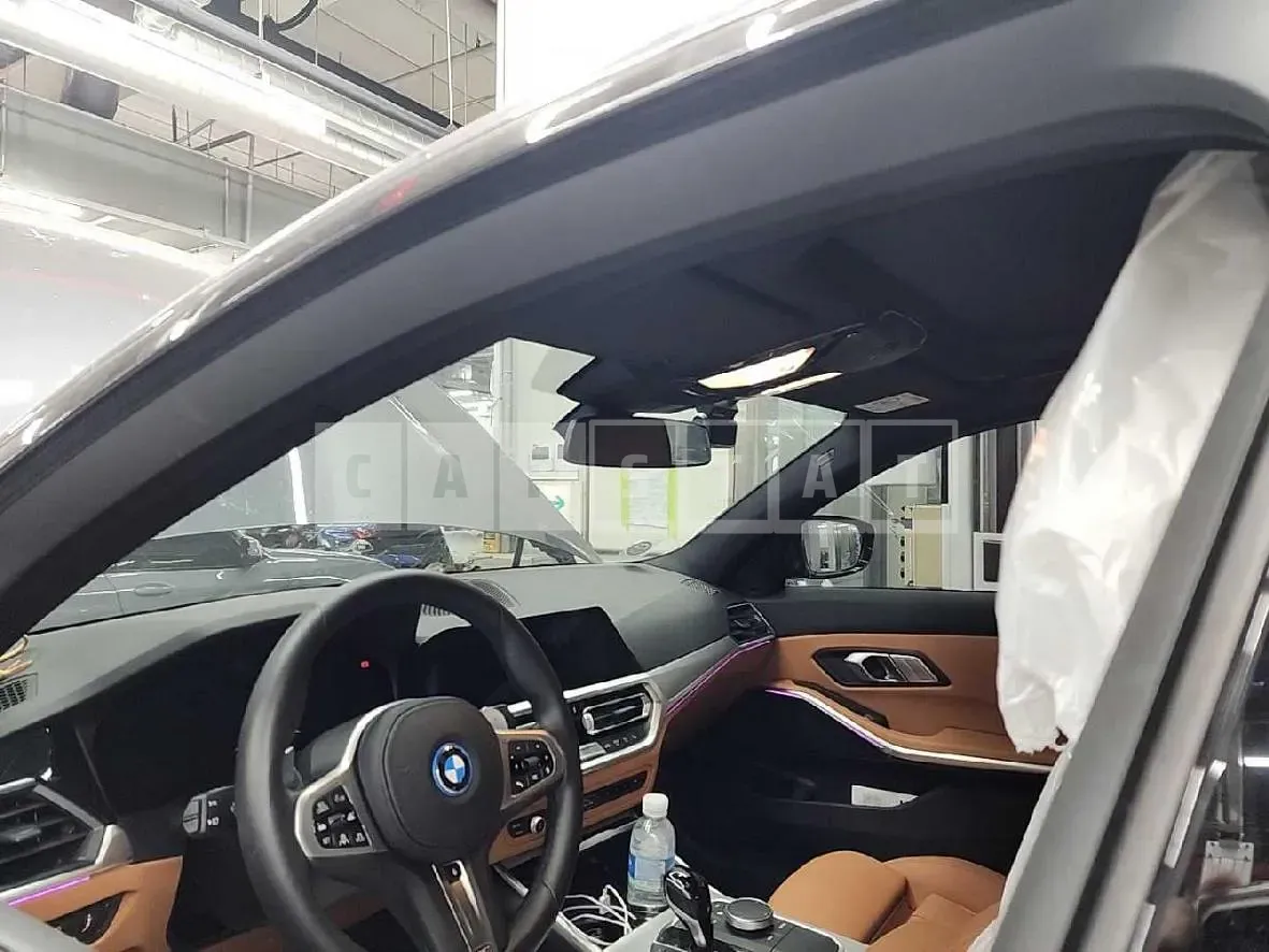 Photo 2 of 17: 2022 BMW 320e, VIN WBA11GK0XNFM71095 — Korean insurance auction