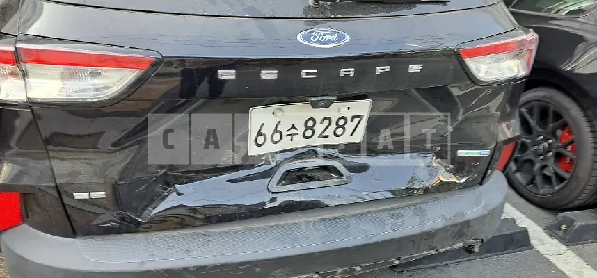 Photo 2 of 14: 2020 Ford Escape, VIN 1FMCU9G69LUA18747 — Korean insurance auction