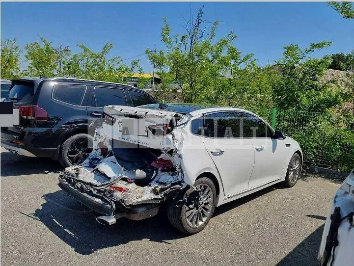 Photo 2 of 16: 2019 Kia K5 2.0 — Korean insurance auction
