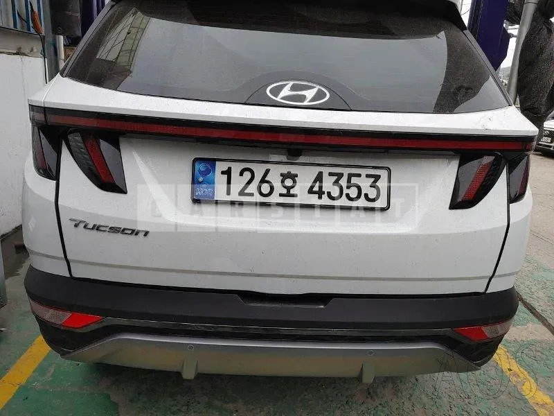 Photo 2 of 50: 2022 Hyundai Tucson, VIN KMHJE811BNU072352 — Korean insurance auction