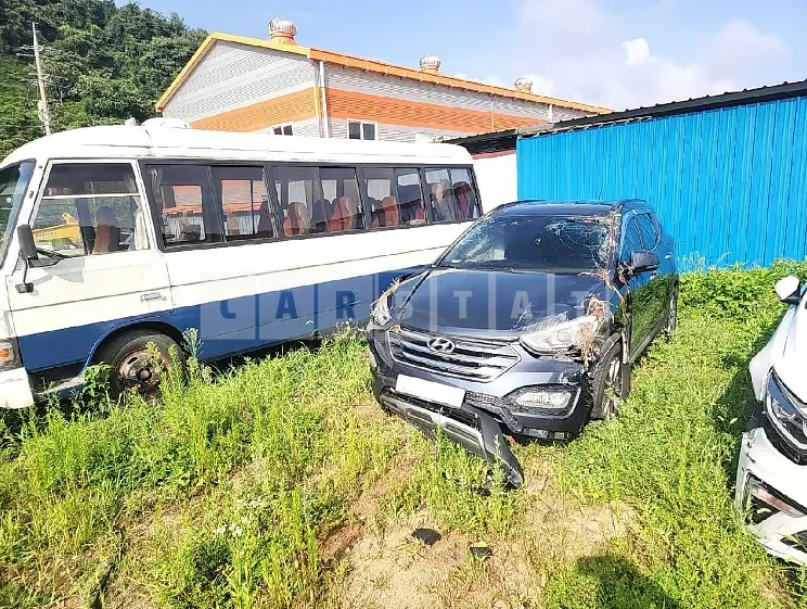 Photo 2 of 19: 2015 Hyundai Santa Fe, VIN KMHSW81XDFU368687 — Korean insurance auction