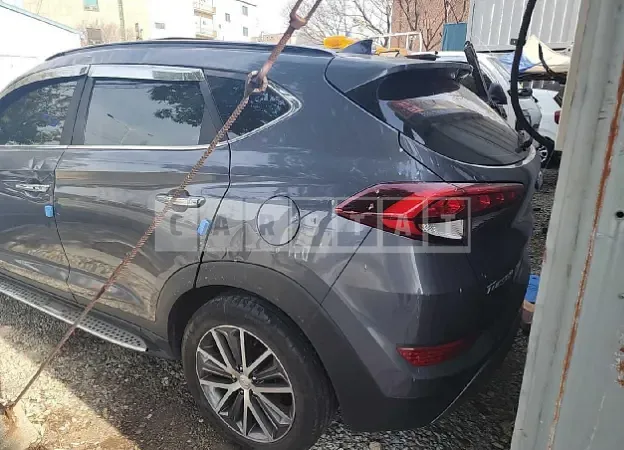Photo 2 of 39: 2017 Hyundai Tucson, VIN KMHJ3815GHU251902 — Korean insurance auction