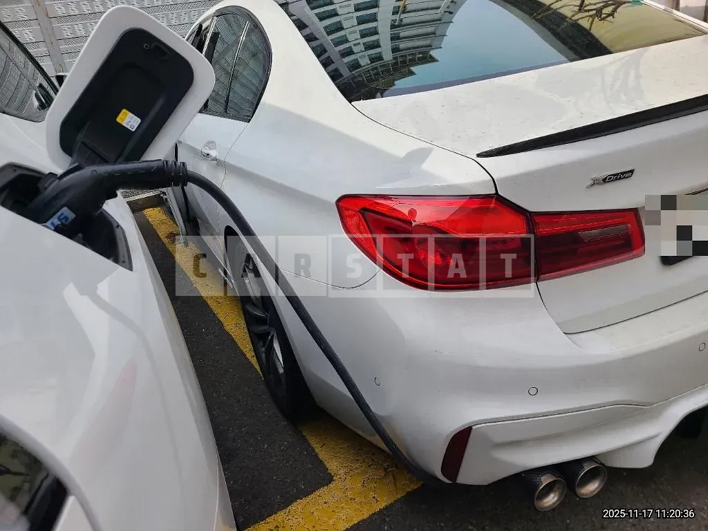 Photo 2 of 24: 2017 BMW 520d — Korean insurance auction