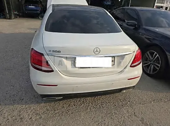 Photo 2 of 12: 2017 Mercedes-Benz E 300 — Korean insurance auction