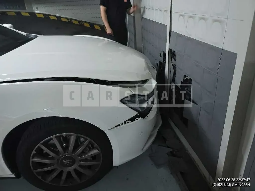 Photo 2 of 4: 2015 Maserati Ghibli, VIN ZAM57XSAXF1132620 — Korean insurance auction