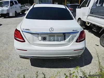 Photo 1 of 18: 2018 Mercedes-Benz E300 4Matic — Korean insurance auction