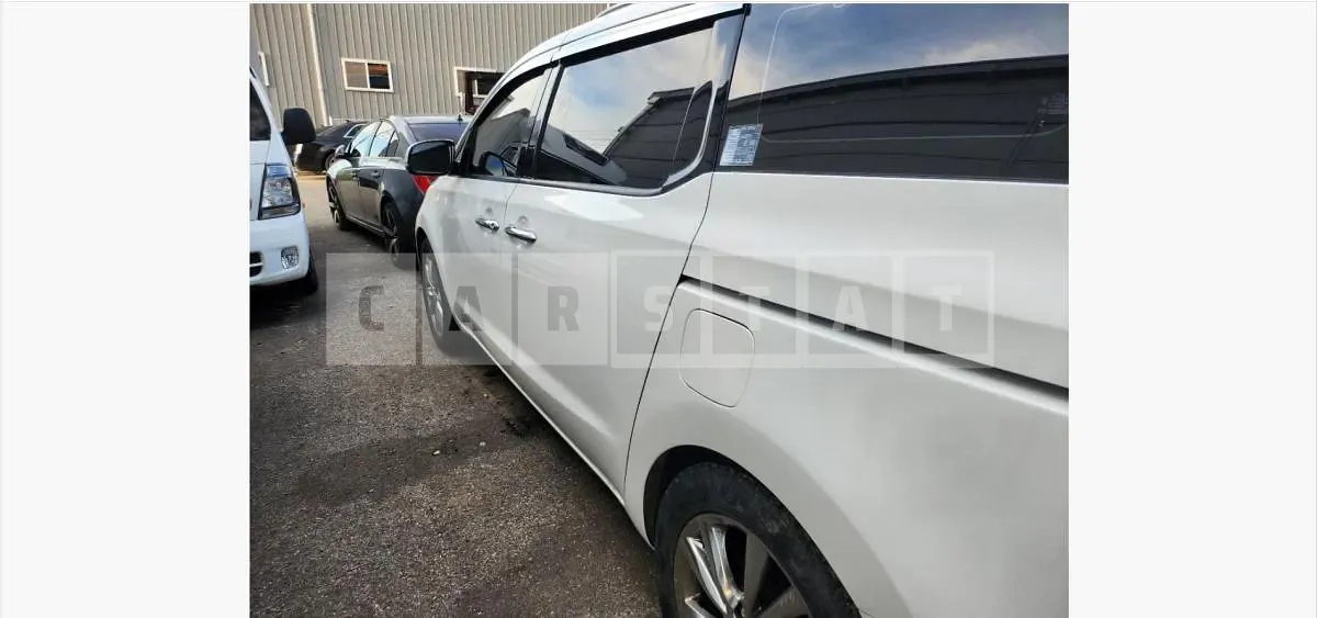 Photo 2 of 12: 2019 Kia Carnivals — Korean insurance auction