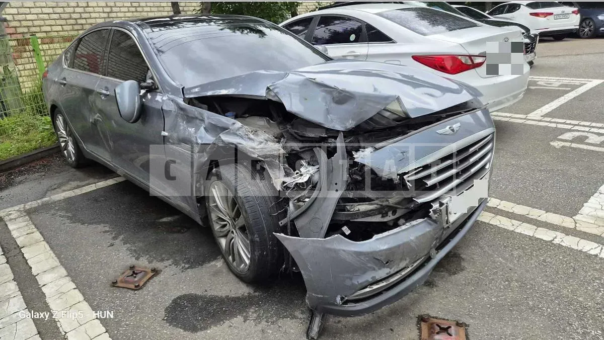 Photo 2 of 25: 2015 Genesis 3.3 — Korean insurance auction