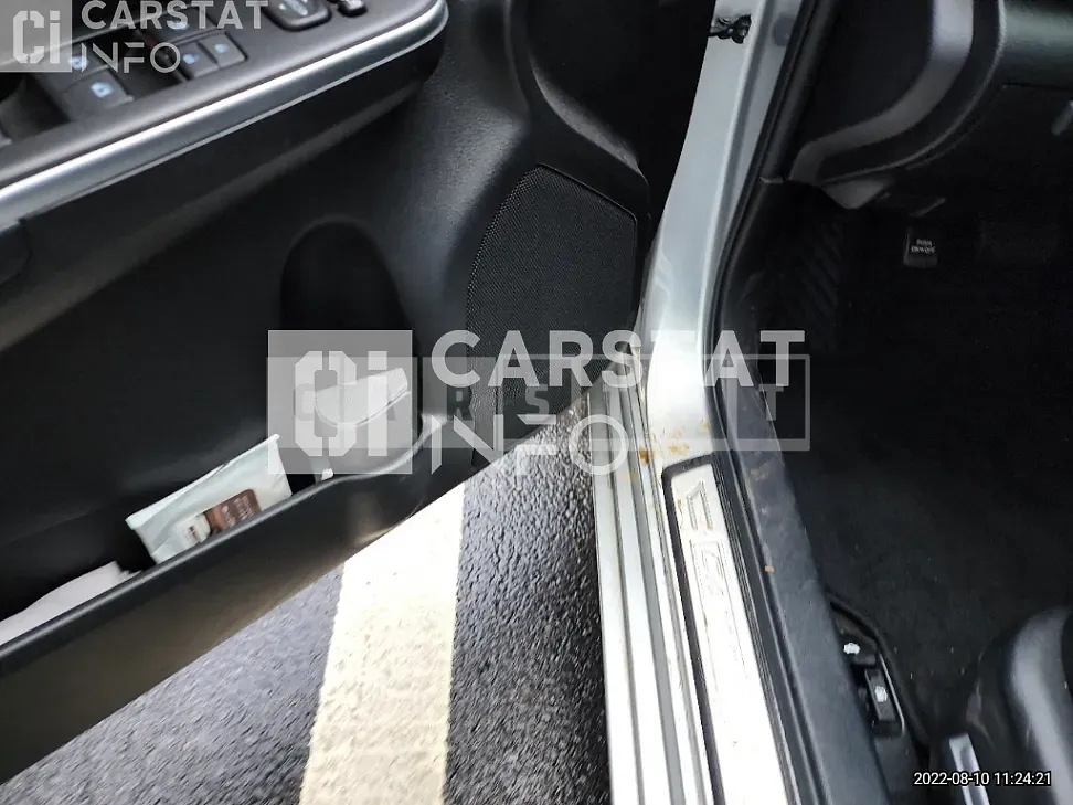Photo 2 of 19: 2017 Toyota Tokto Yota Camry — Korean insurance auction
