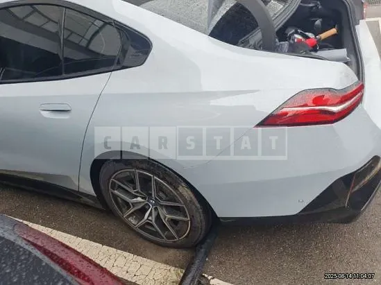 Photo 2 of 30: 2024 BMW i5 eDrive40 — Korean insurance auction