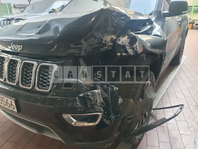 Photo 2 of 8: 2018 Jeep Straw Grand Cherokee, VIN 1C4RJFBG7JC158546 — Korean insurance auction