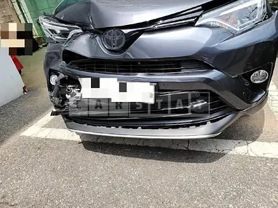 Photo 1 of 47: 2017 Toyota RAV4, VIN JTMYFREV3JD111985 — Korean insurance auction