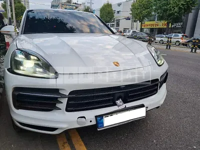 2021 Porsche Cayenne E-Hybrid Coupe (5-seater)