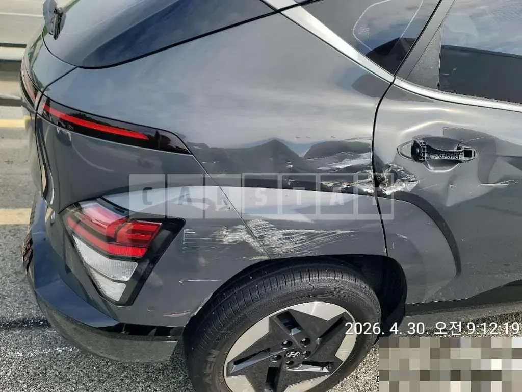Photo 2 of 8: 2024 Hyundai Kona Electric Car — Korean insurance auction