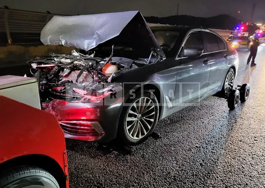 Photo 2 of 17: 2020 BMW 520d Luxury, VIN WBAJF3100LBS71424 — Korean insurance auction