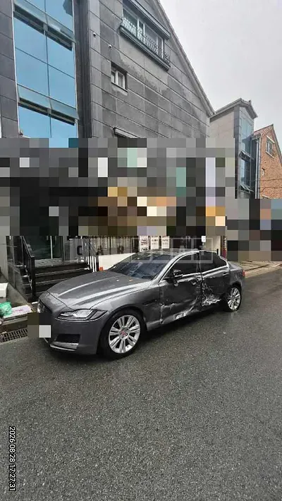 Photo 1 of 5: 2017 Jaguar XF 20d — Korean insurance auction