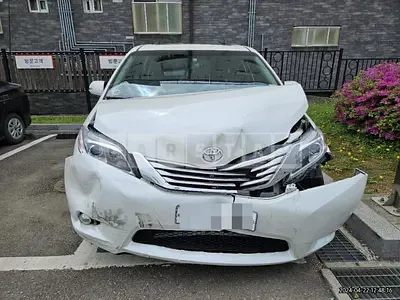 Photo 1 of 25: 2017 Toyota Siena 4WD — Korean insurance auction