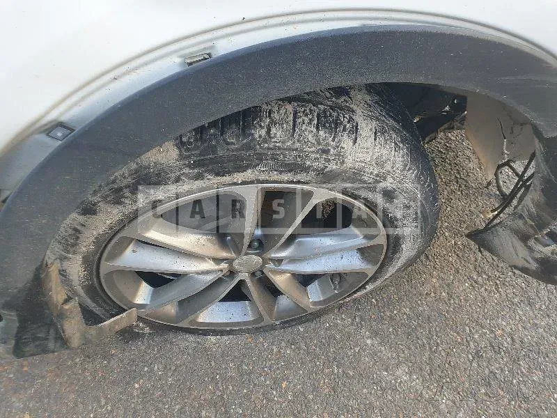 Photo 2 of 13: 2017 Hyundai Santa Fe, VIN KMHSW81UBHU712031 — Korean insurance auction