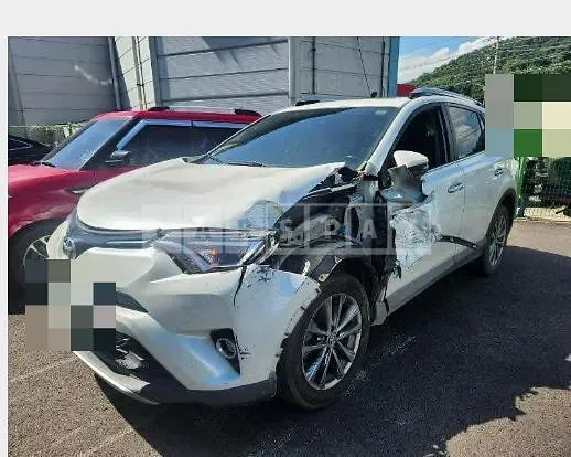 Photo 2 of 13: 2017 Toyota Love 4, VIN JTMYFREV6HD108038 — Korean insurance auction