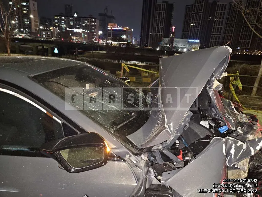 Photo 2 of 6: 2024 BMW i4 M50 — Korean insurance auction