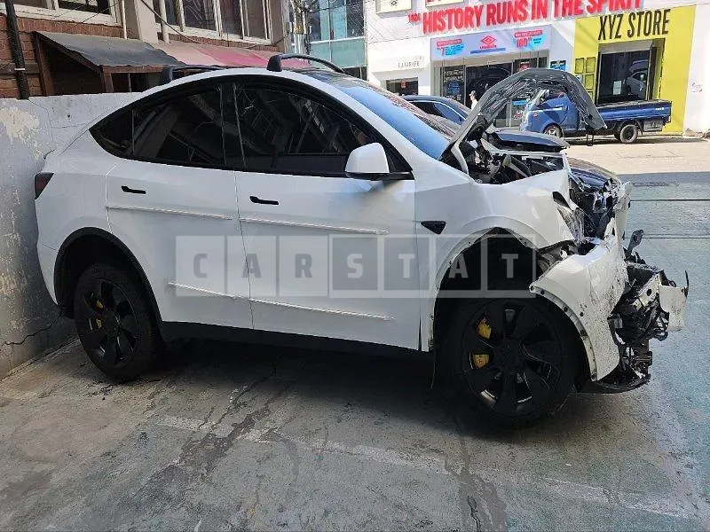 Photo 2 of 35: 2022 Tesla Model Y LongRange, VIN 7SAYGDEE5NF495821 — Korean insurance auction