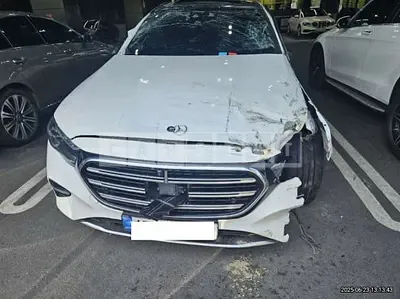 Photo 1 of 31: 2024 Mercedes-Benz E 300 4Matic — Korean insurance auction