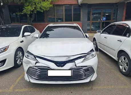 Photo 2 of 37: 2018 Toyota Camry Hybrid — Korean insurance auction
