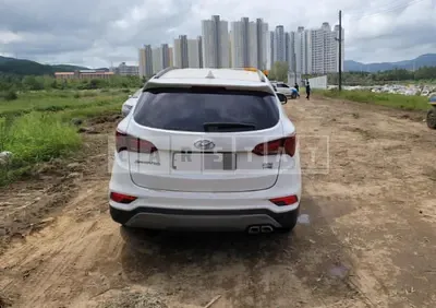 Photo 1 of 8: 2017 Hyundai Simp Santa Fe 2.0 (4WD) — Korean insurance auction