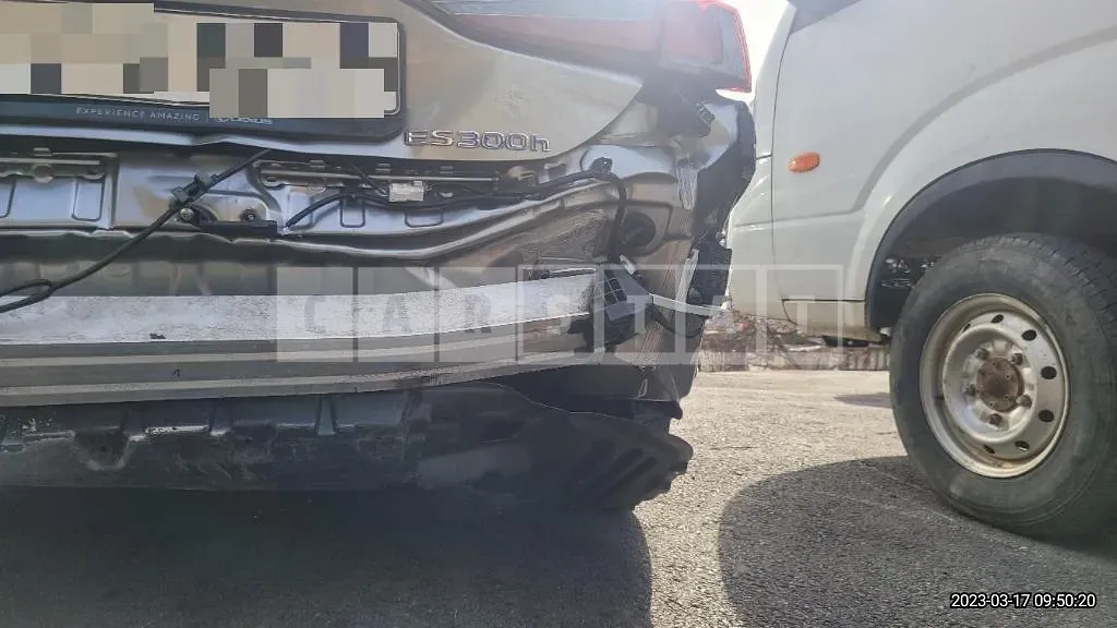 Photo 2 of 15: 2021 Lexus ES300h, VIN JTHBA1C18N2008731 — Korean insurance auction