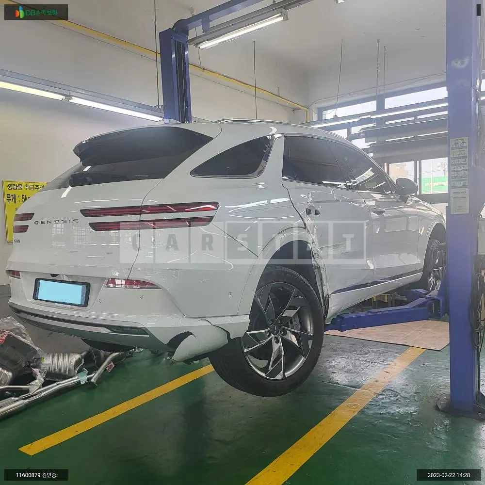 Photo 2 of 8: 2022 Genesis GV70, VIN KMTMA811PNU002920 — Korean insurance auction