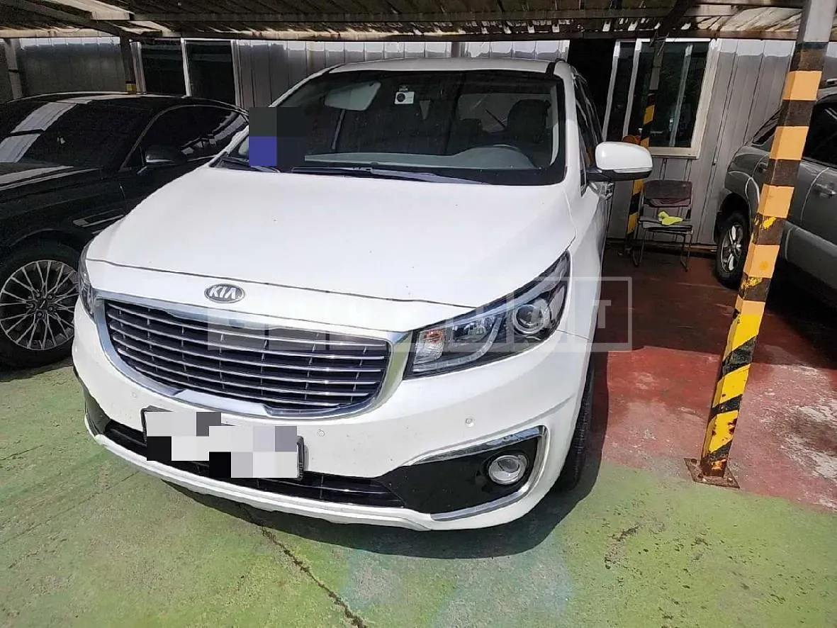 Photo 2 of 18: 2017 Kia Carnivals, VIN KNAMB81ABHS318499 — Korean insurance auction