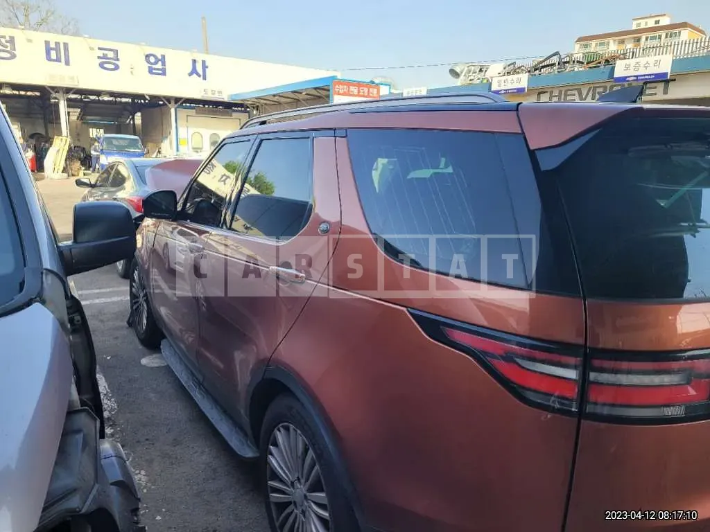 Photo 2 of 42: 2018 Land Rover Discovery TD6, VIN SALRA2BK8JA051751 — Korean insurance auction