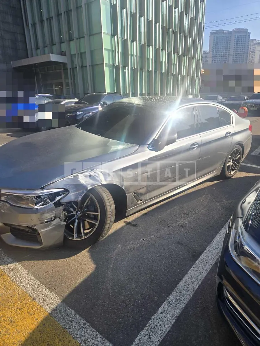Photo 2 of 2: 2018 BMW 530i xDrive — Korean insurance auction