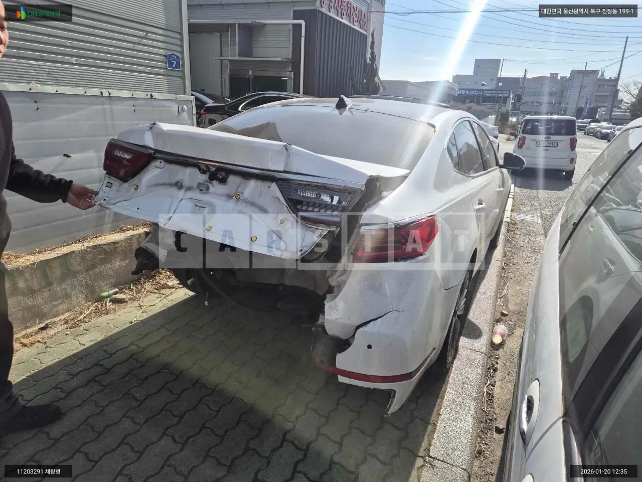 Photo 2 of 12: 2017 Kia K7, VIN KNALC411BHA113779 — Korean insurance auction