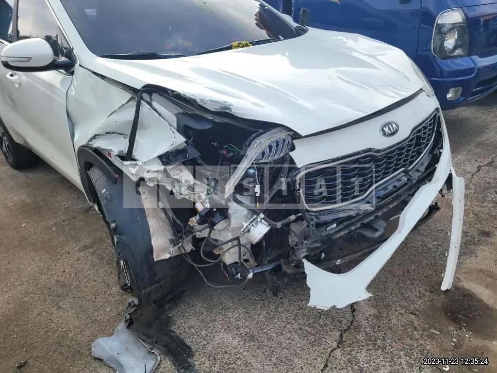 Photo 2 of 20: 2017 Kia Sportage, VIN KNAPN813DHK223220 — Korean insurance auction