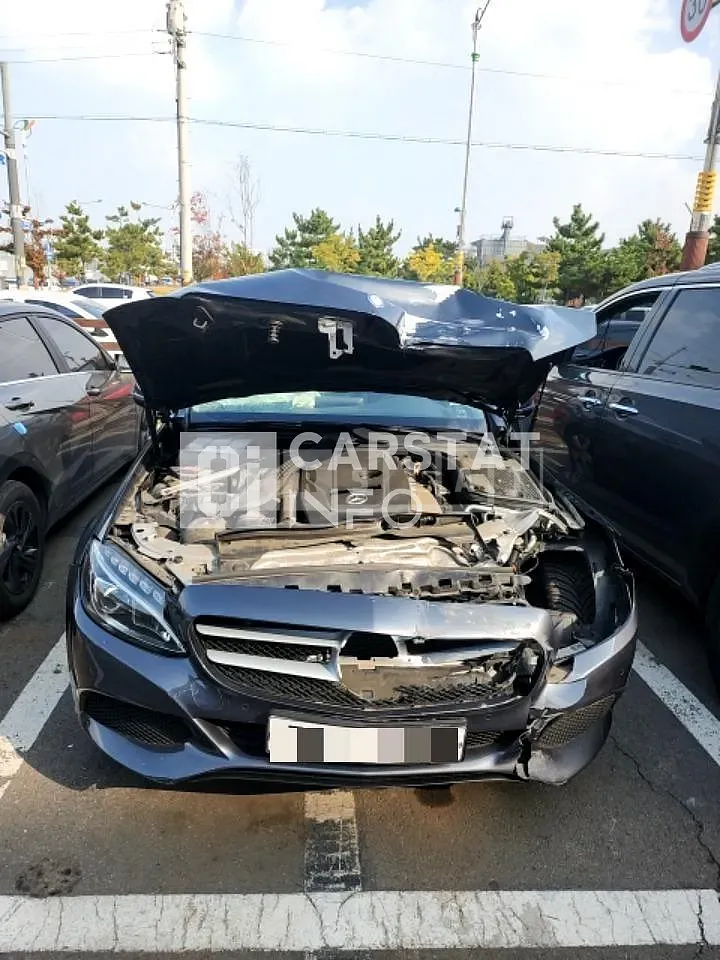 Photo 2 of 29: 2015 Mercedes-Benz C200 — Korean insurance auction