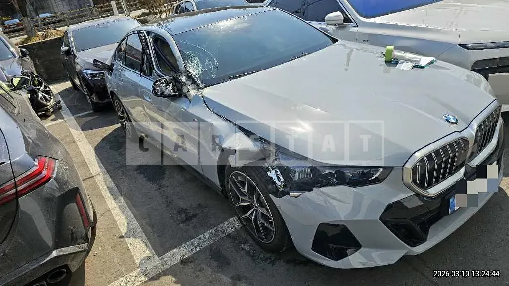 Photo 2 of 26: 2025 BMW 520i — Korean insurance auction