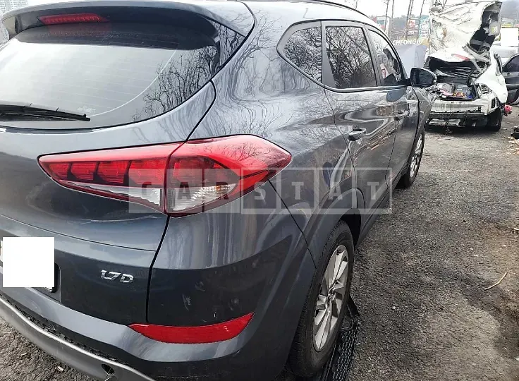 Photo 2 of 16: 2018 Hyundai Tucson, VIN KMHJ3815GJU521071 — Korean insurance auction