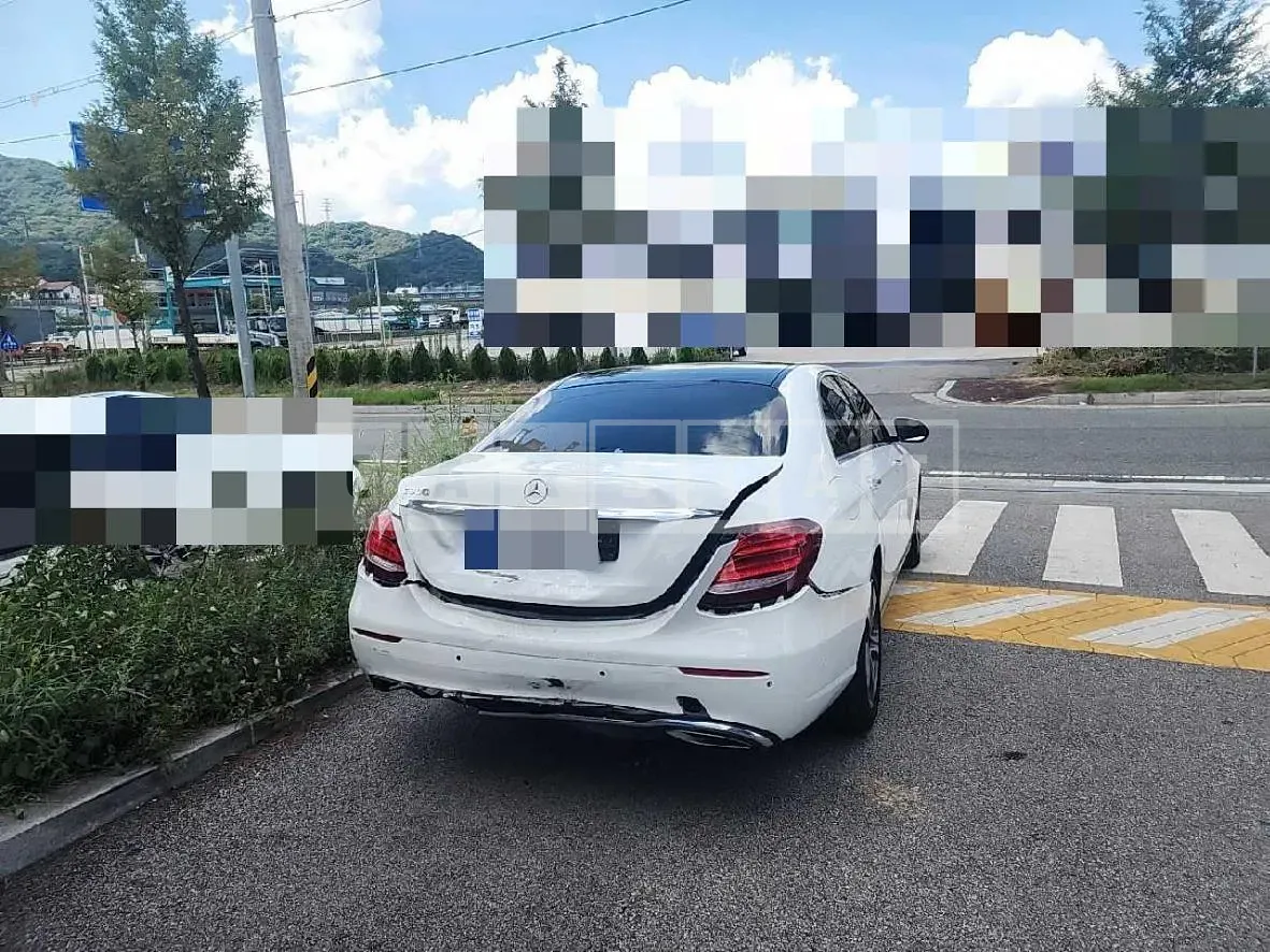 Photo 2 of 12: 2017 Mercedes-Benz E300 — Korean insurance auction