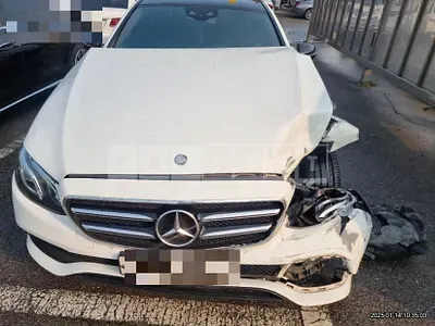 Photo 1 of 7: 2017 Mercedes-Benz E220 d — Korean insurance auction