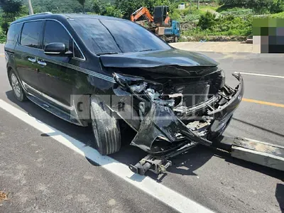 Photo 1 of 10: 2015 Kia Carnivals, VIN KNAMC81ABFS060839 — Korean insurance auction