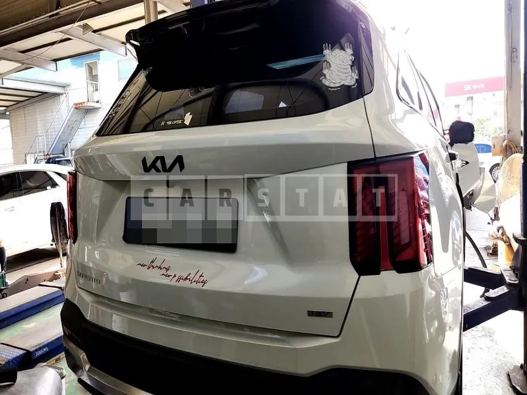 Photo 2 of 10: 2024 Kia Sorento Hybrid — Korean insurance auction