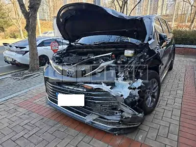 Photo 1 of 12: 2024 Toyota Sienna Hybrid AWD — Korean insurance auction