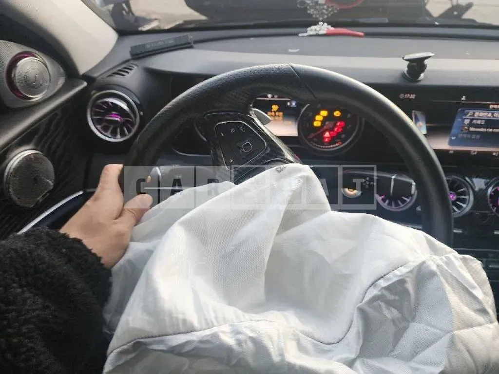 Photo 2 of 50: 2018 Mercedes-Benz E 200 — Korean insurance auction